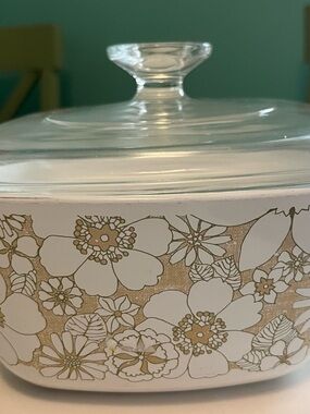 Corningware Casserole with Daisy Floral Pattern & Lid 1 3/4 QT